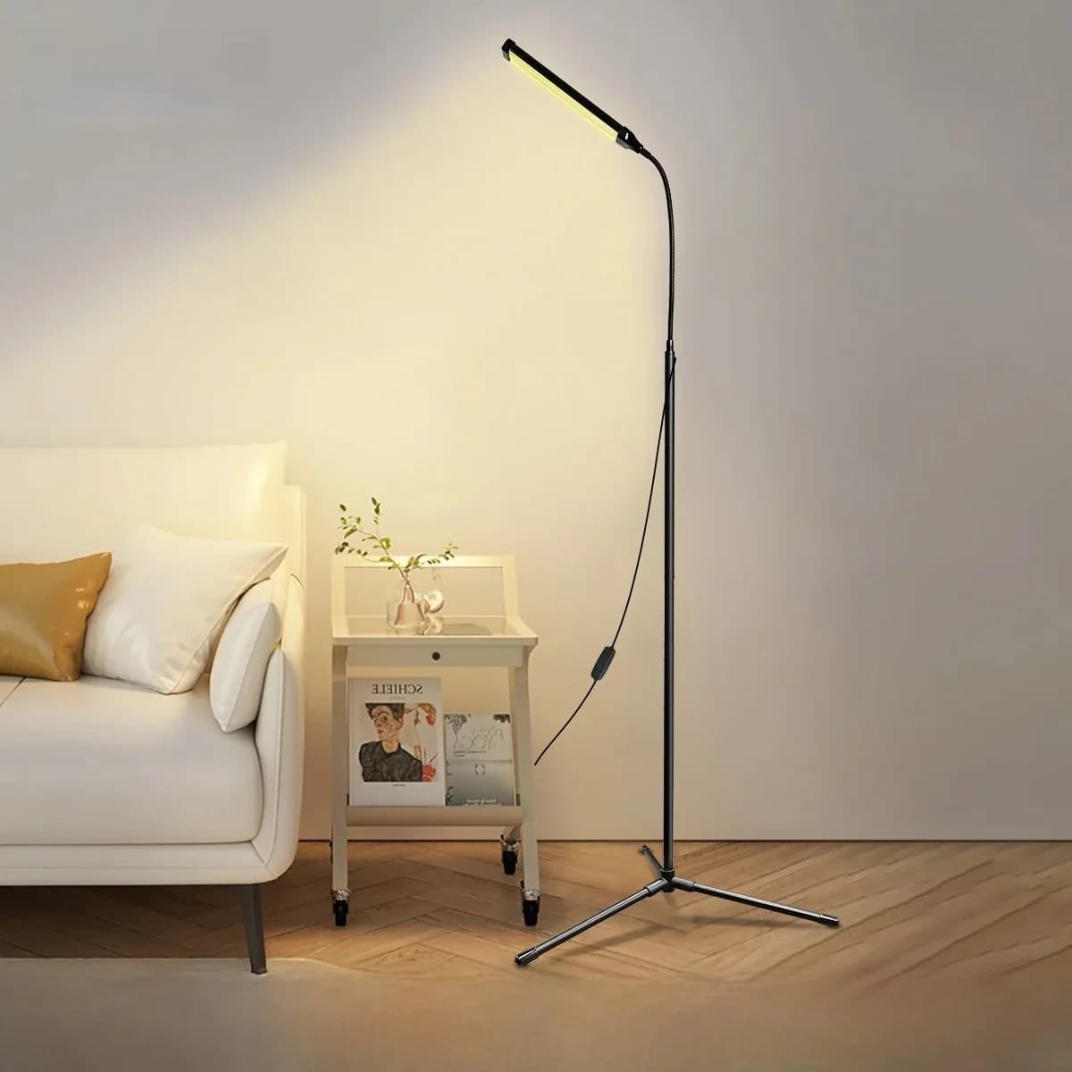USB-driven golvlampa med stativ och tre färglägen